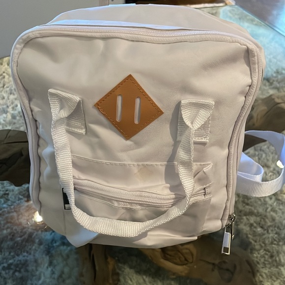 Backpack - Picture 2 of 5